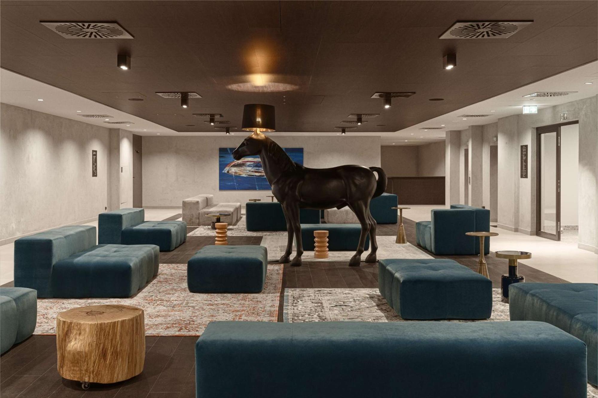 Radisson Blu Resort & Conference Center, Ostroda Mazury ภายนอก รูปภาพ The interior of the new terminal