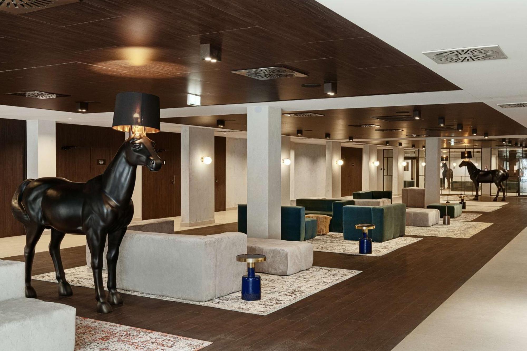 Radisson Blu Resort & Conference Center, Ostroda Mazury ภายนอก รูปภาพ The interior of the hotel